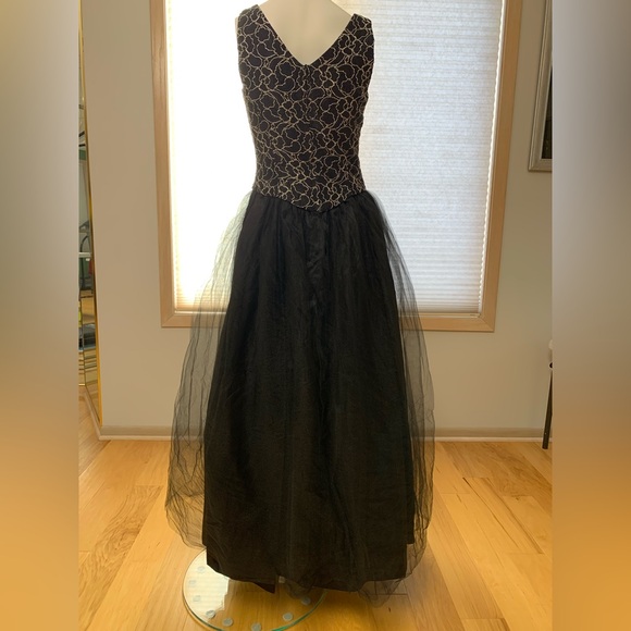 Scott McClintock Blacksequins, tulle Vintage gown Size 8 see pic for small flaw - Picture 2 of 9